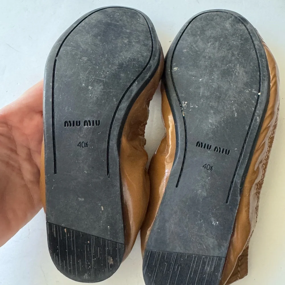 Miu Miu Tan flat with beautiful Detail